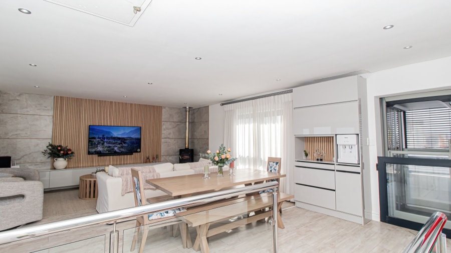 4 Bedroom Property for Sale in Beachfront Western Cape